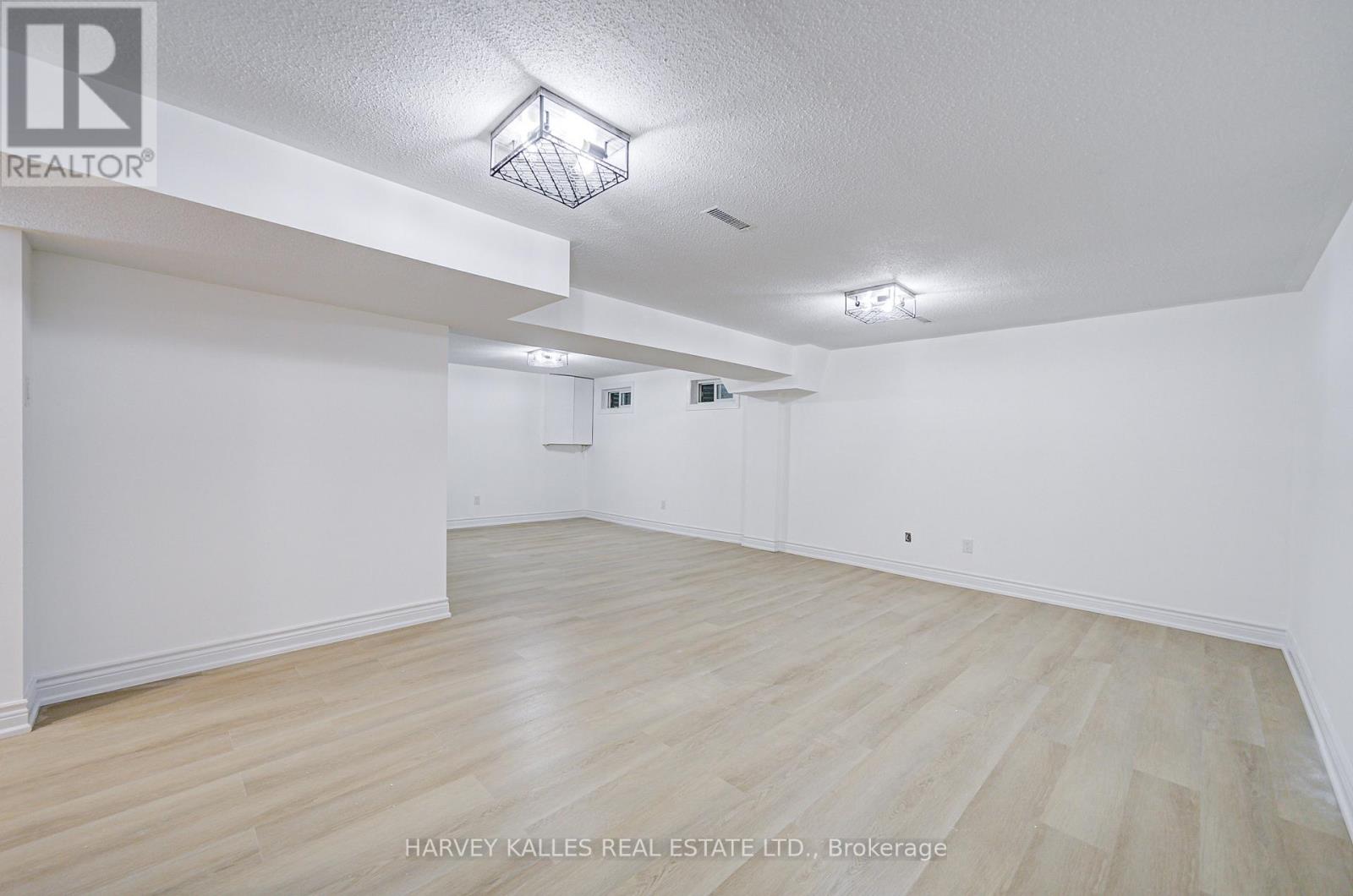 Photo 37 of 42 Crimson Mill Way, Toronto ON