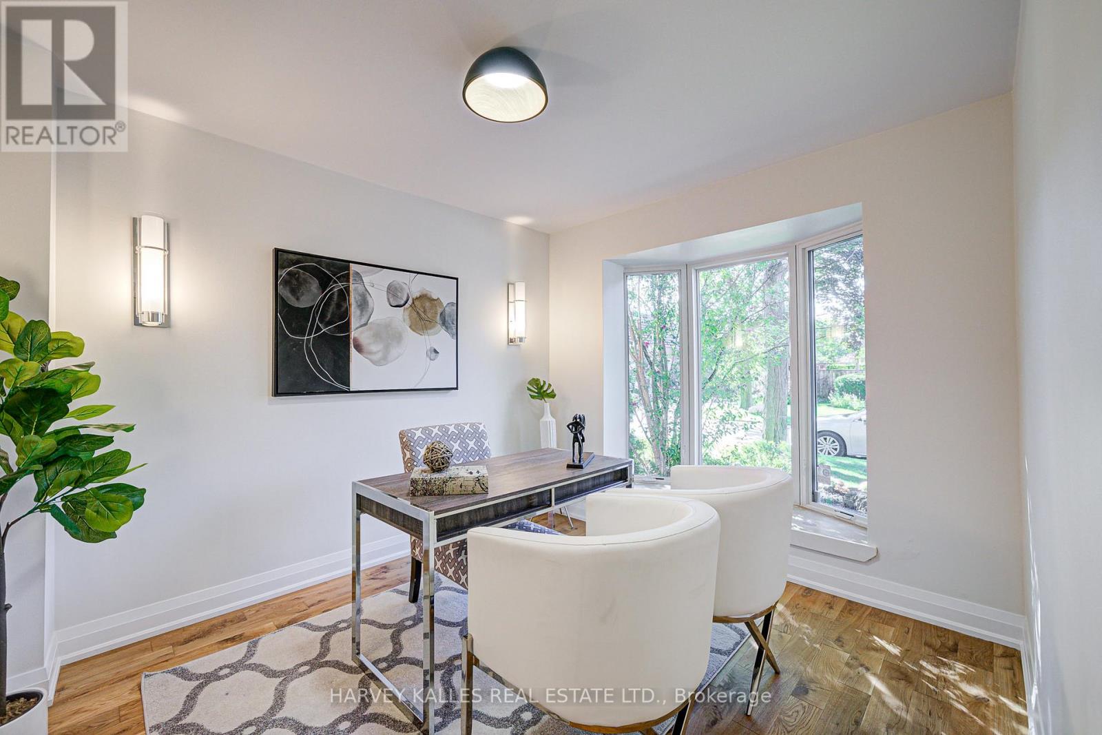Photo 5 of 42 Crimson Mill Way, Toronto ON