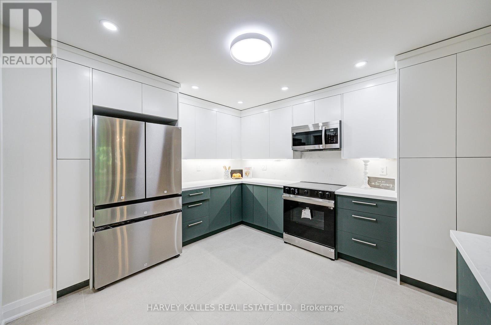 Photo 9 of 42 Crimson Mill Way, Toronto ON