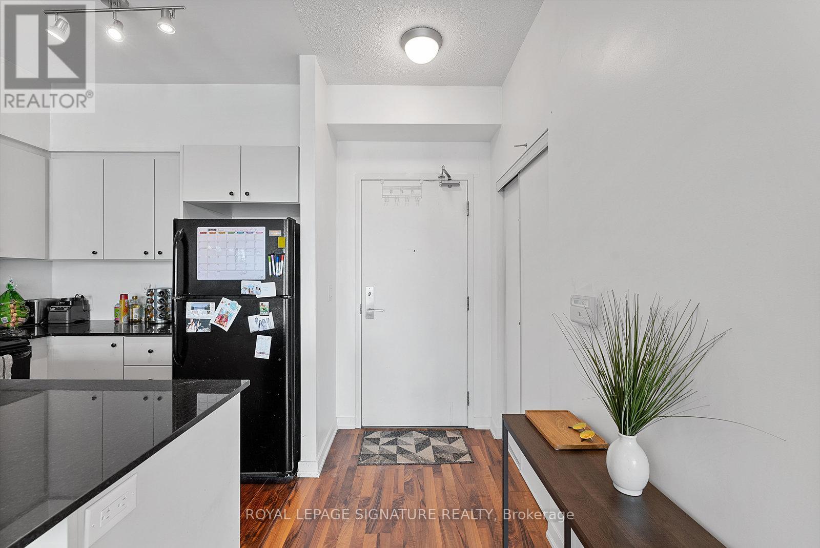 Photo 2 of 2112 150 East Liberty Street, Toronto ON