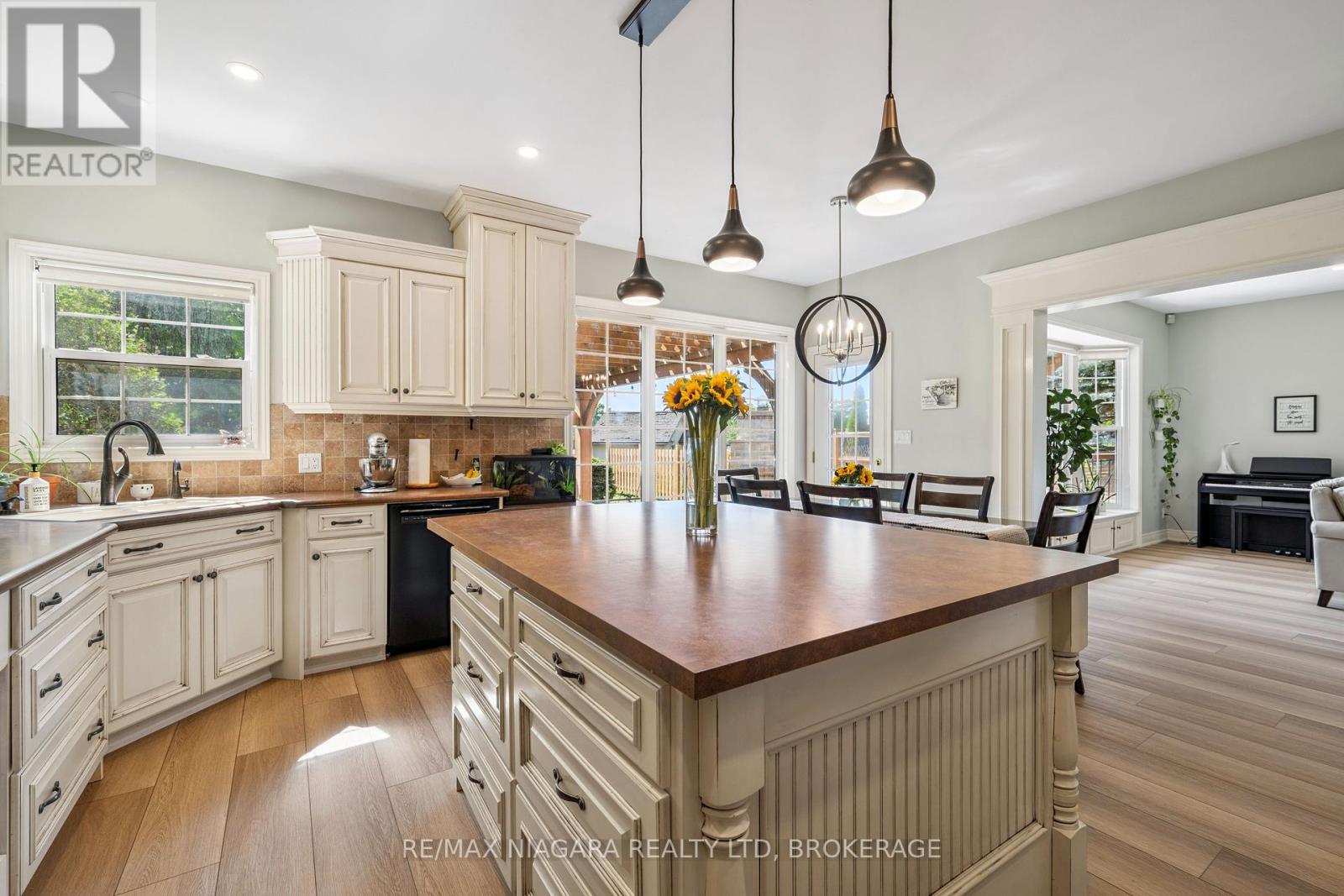 Photo 20 of 2231 Seventh Street, St Catharines ON