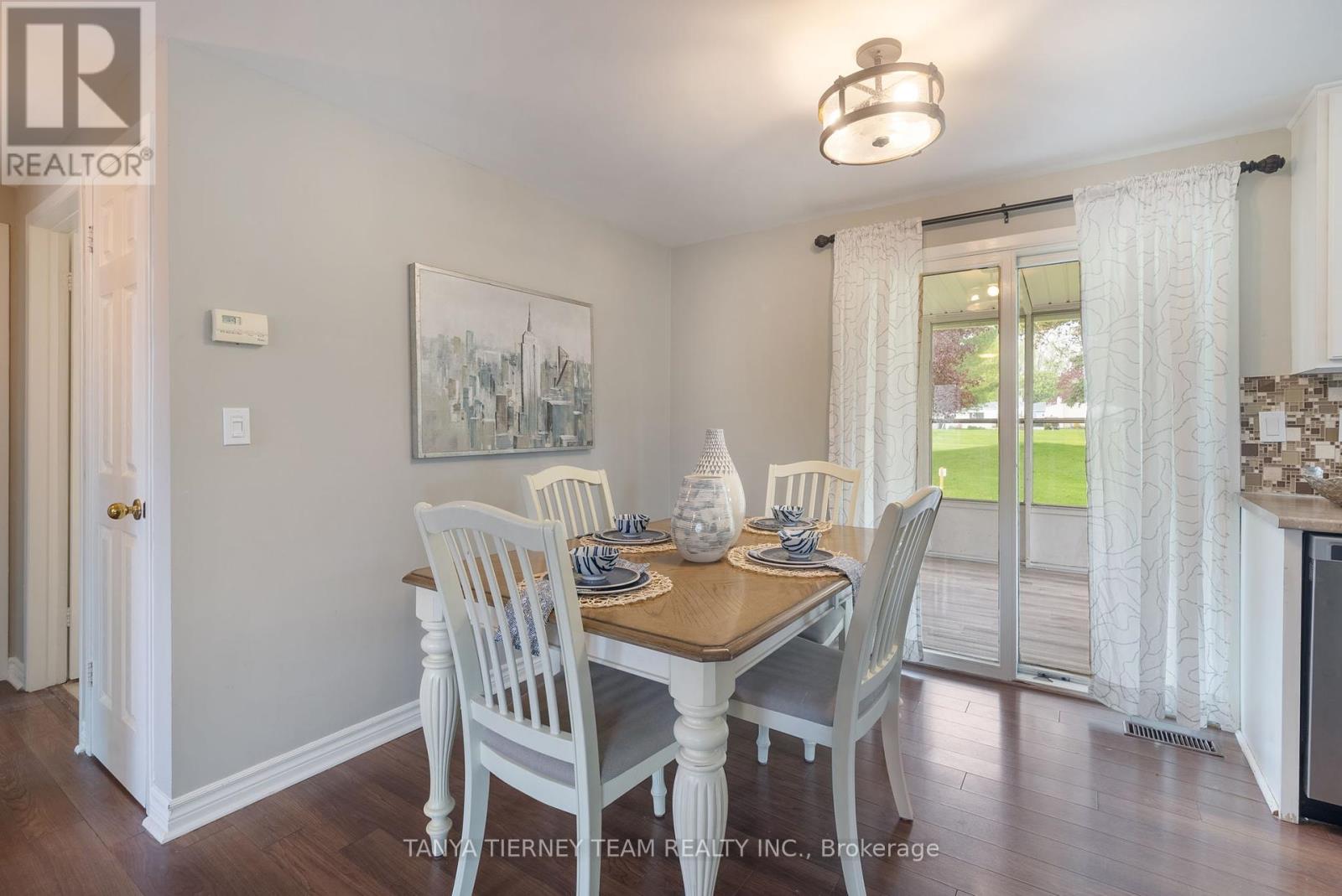 Photo 12 of 18 The Cove Road, Clarington ON