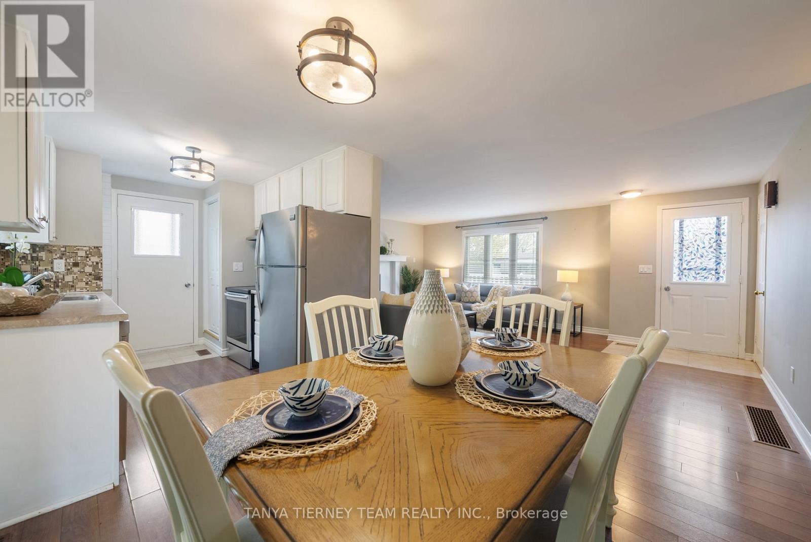 Photo 13 of 18 The Cove Road, Clarington ON