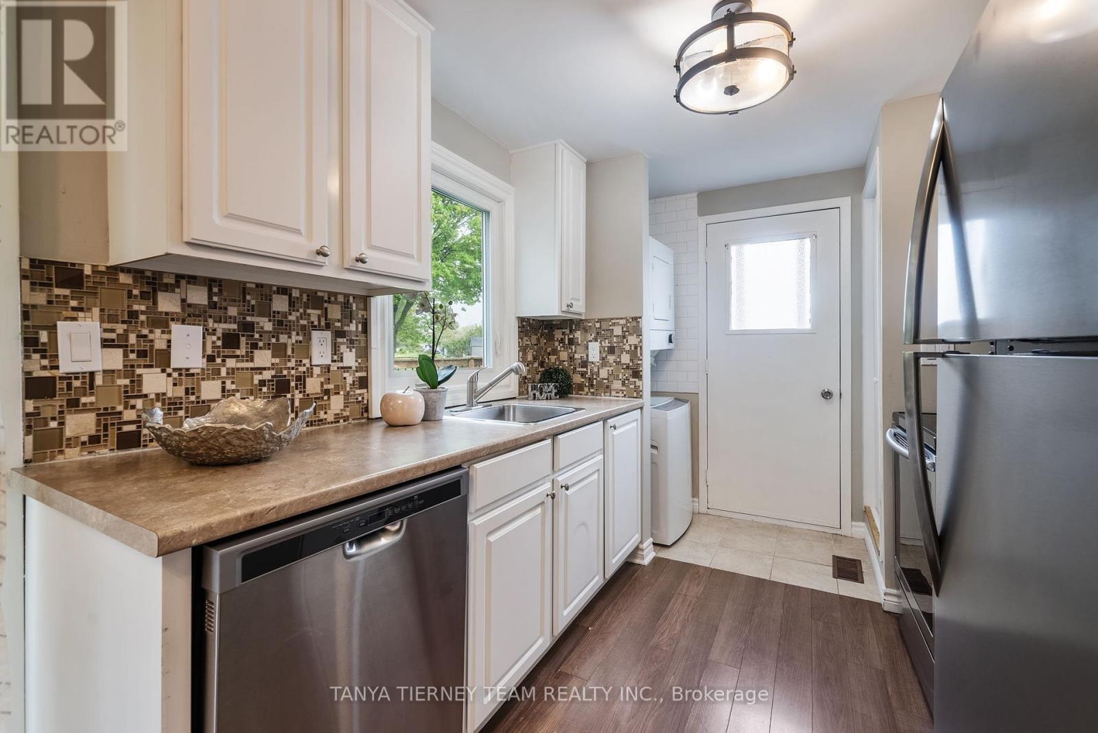 Photo 14 of 18 The Cove Road, Clarington ON