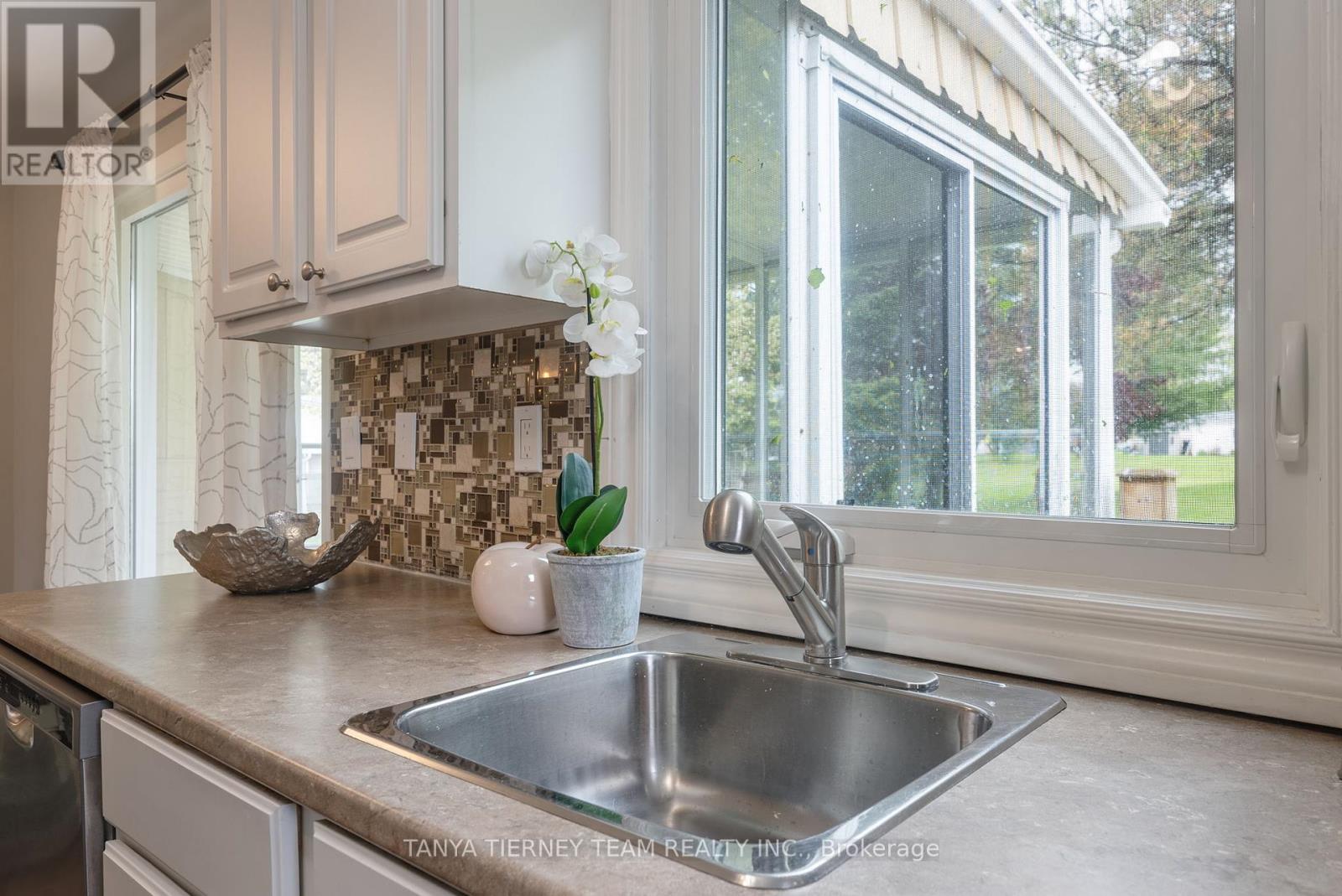 Photo 16 of 18 The Cove Road, Clarington ON