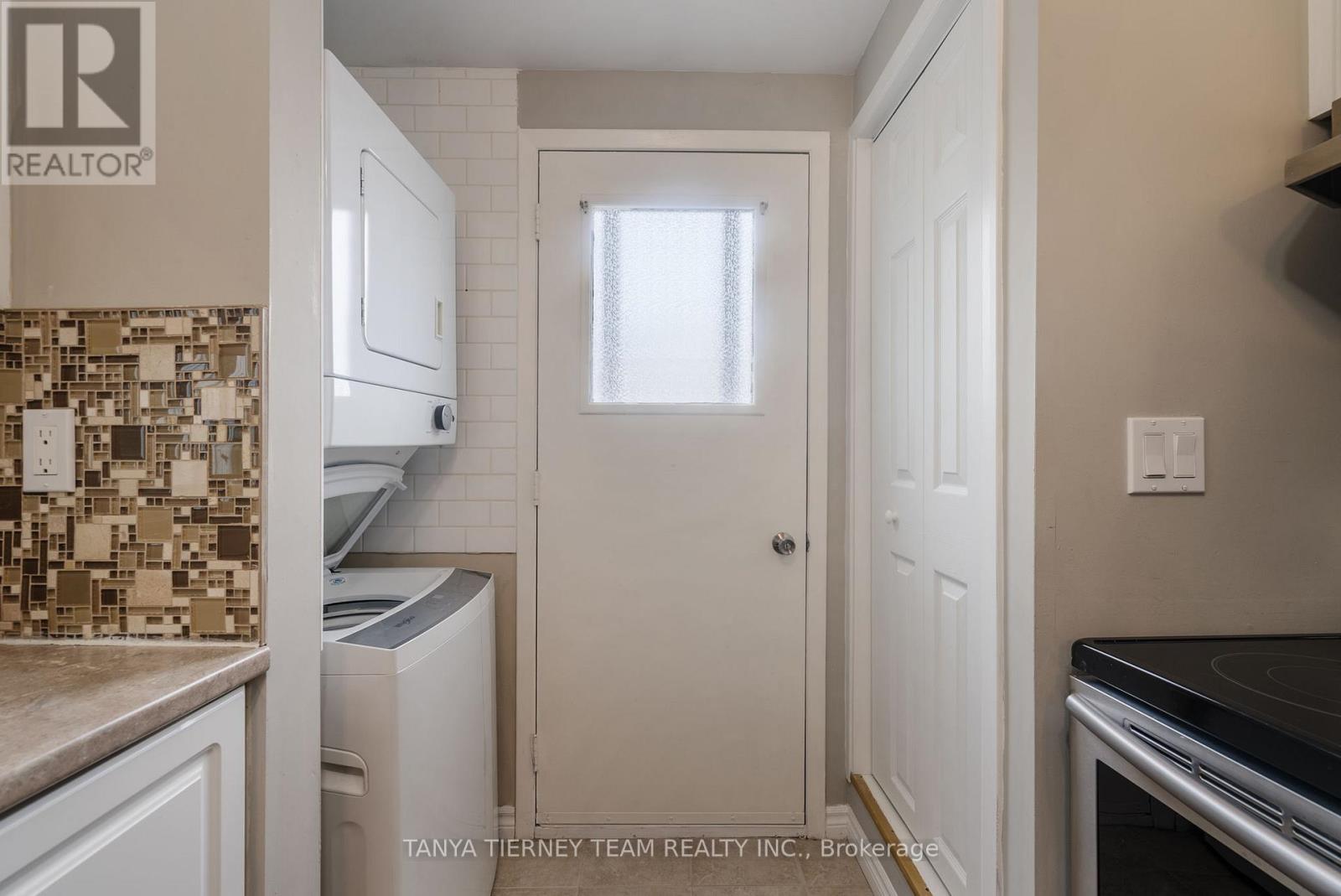 Photo 17 of 18 The Cove Road, Clarington ON