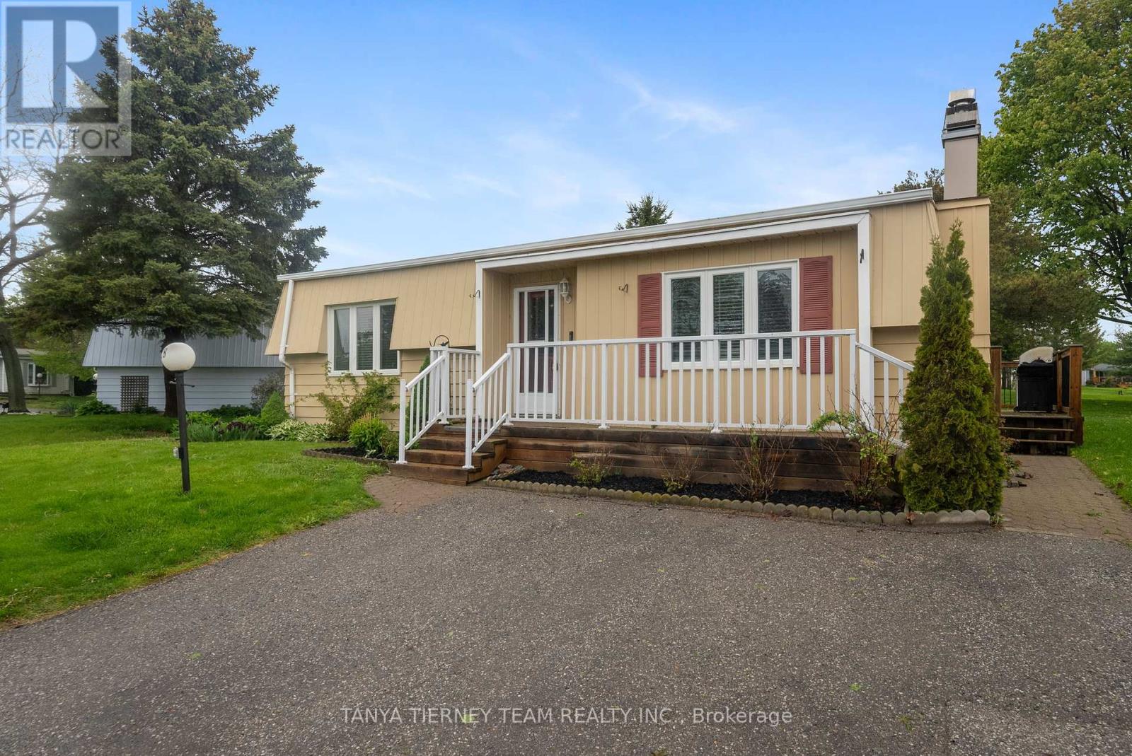 Photo 2 of 18 The Cove Road, Clarington ON
