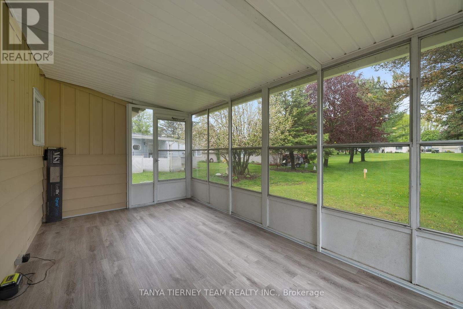 Photo 27 of 18 The Cove Road, Clarington ON
