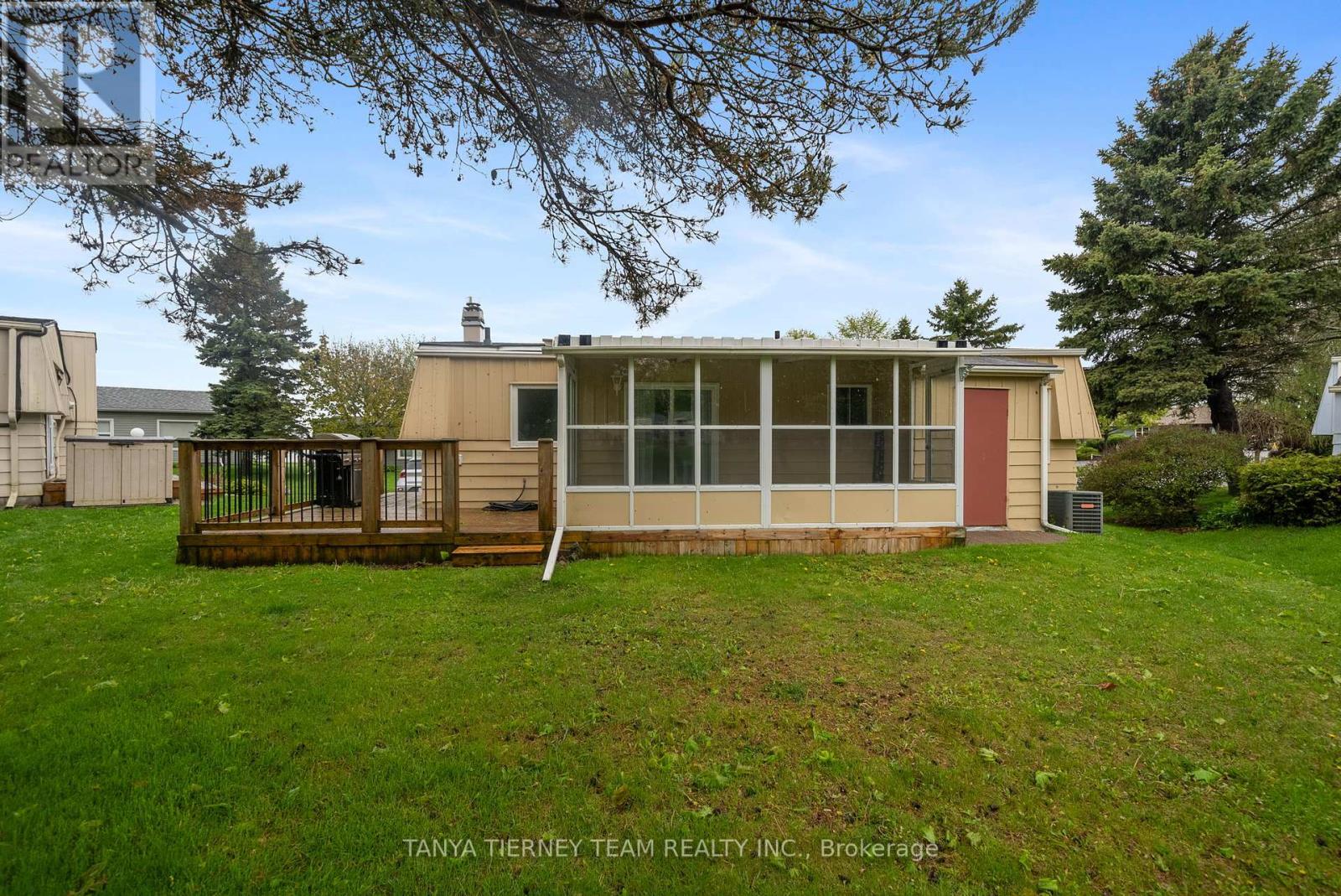 Photo 31 of 18 The Cove Road, Clarington ON
