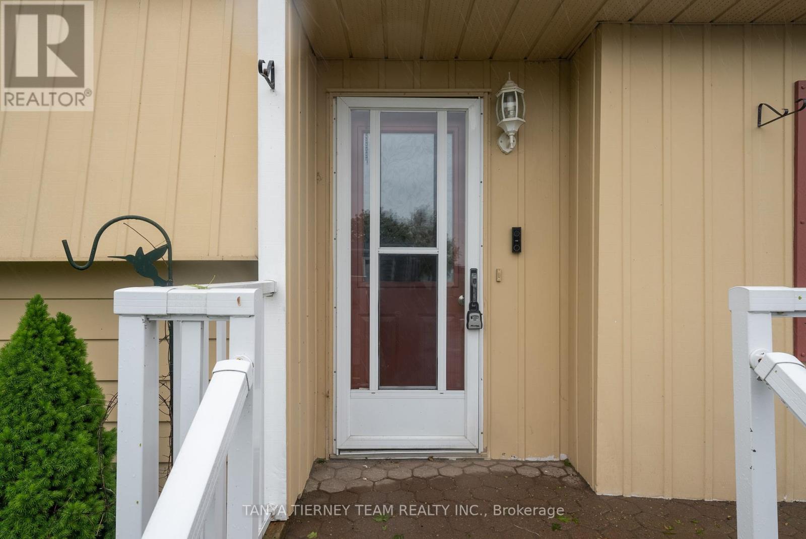 Photo 4 of 18 The Cove Road, Clarington ON
