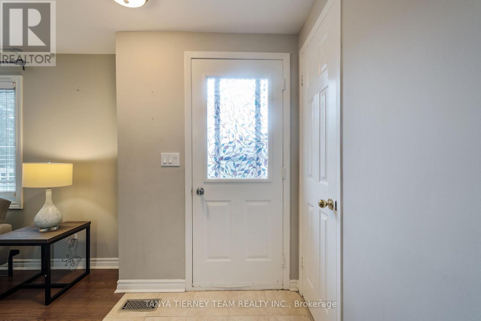 Photo 5 of 18 The Cove Road, Clarington ON