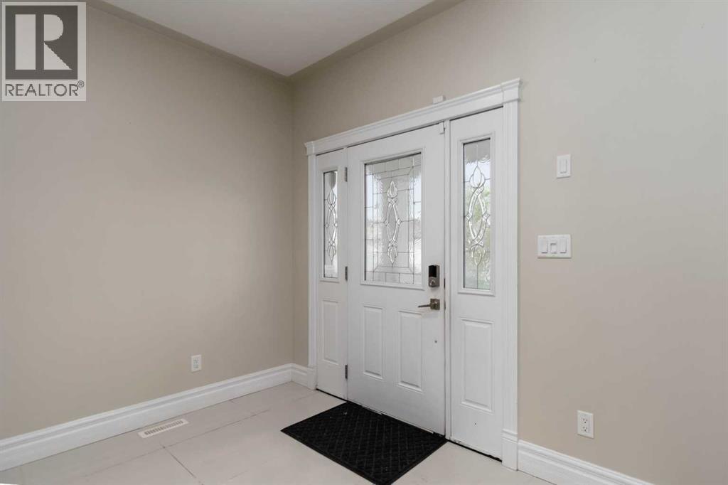Photo 4 of 176 Coniker Crescent, Fort Mcmurray AB