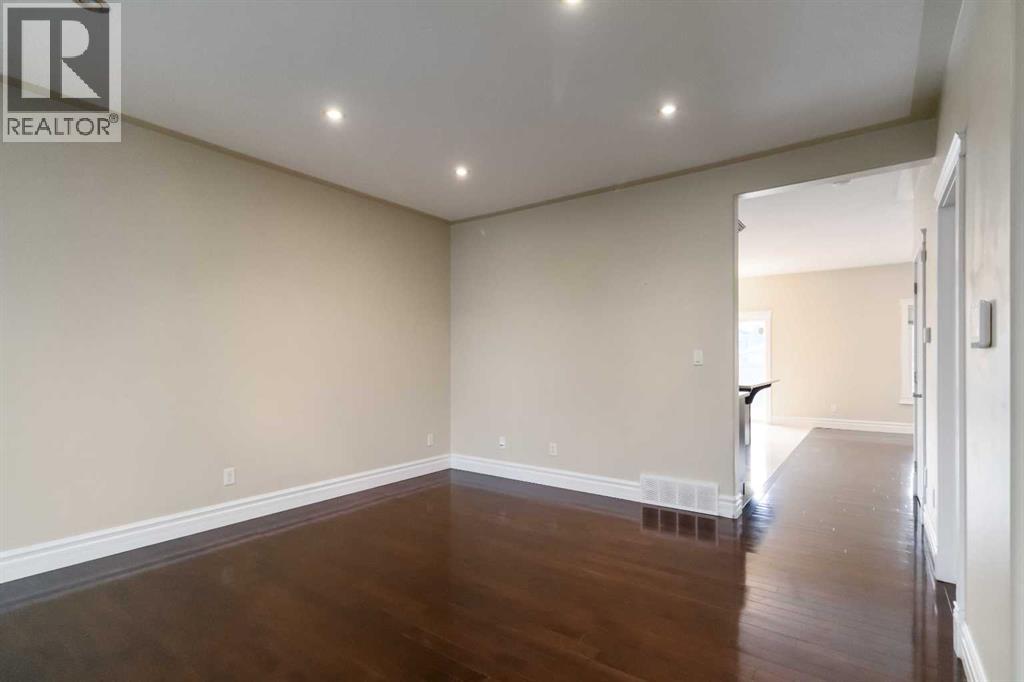 Photo 5 of 176 Coniker Crescent, Fort Mcmurray AB