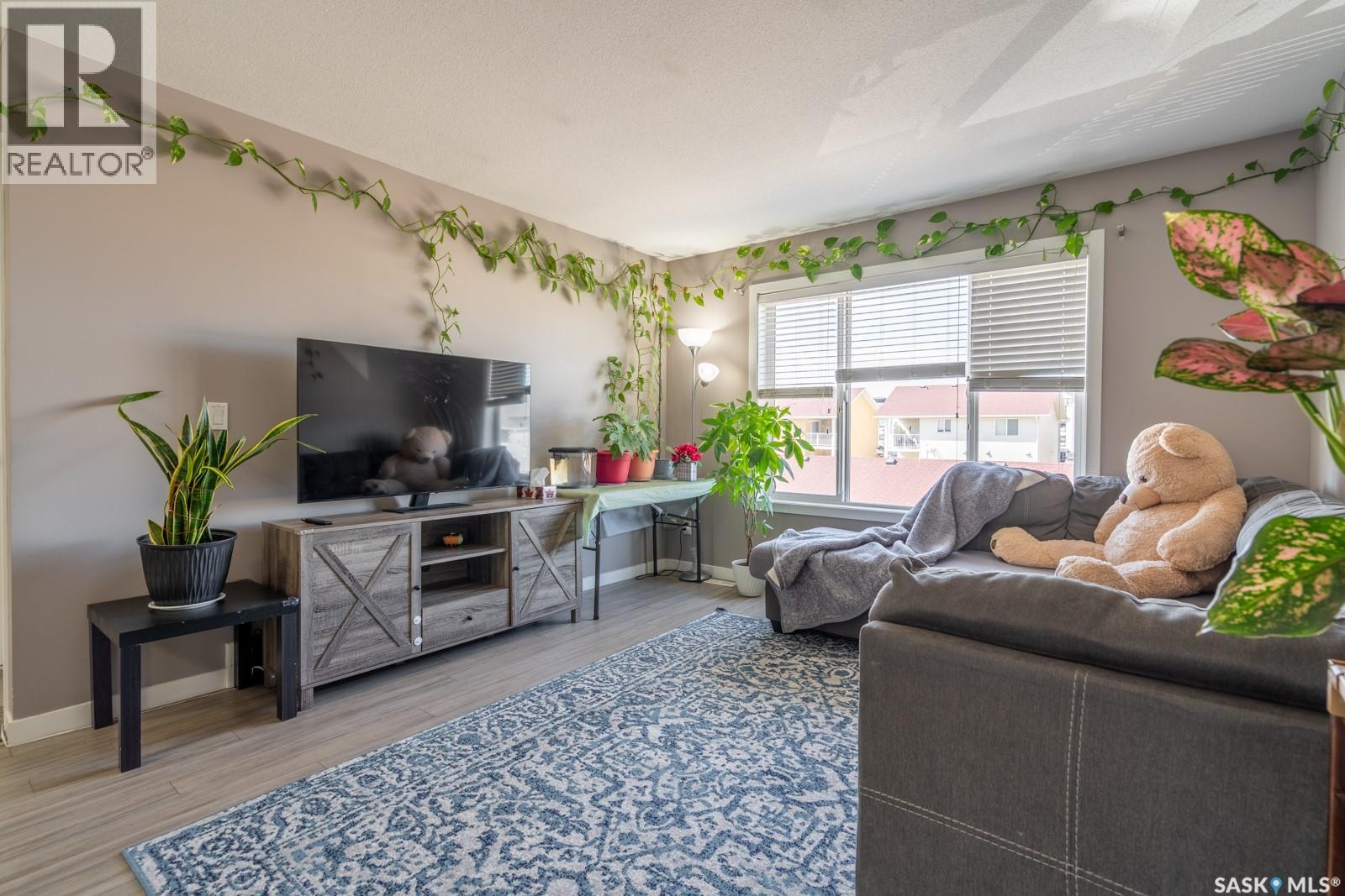 Photo 6 of 37 5004 James Hill Road, Regina SK
