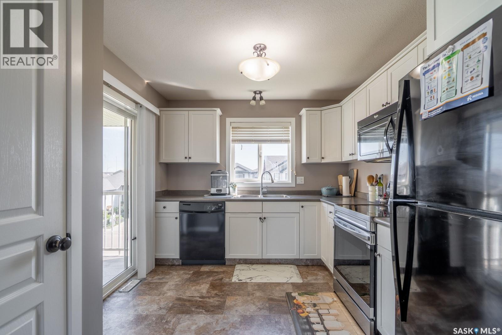 Photo 11 of 37 5004 James Hill Road, Regina SK