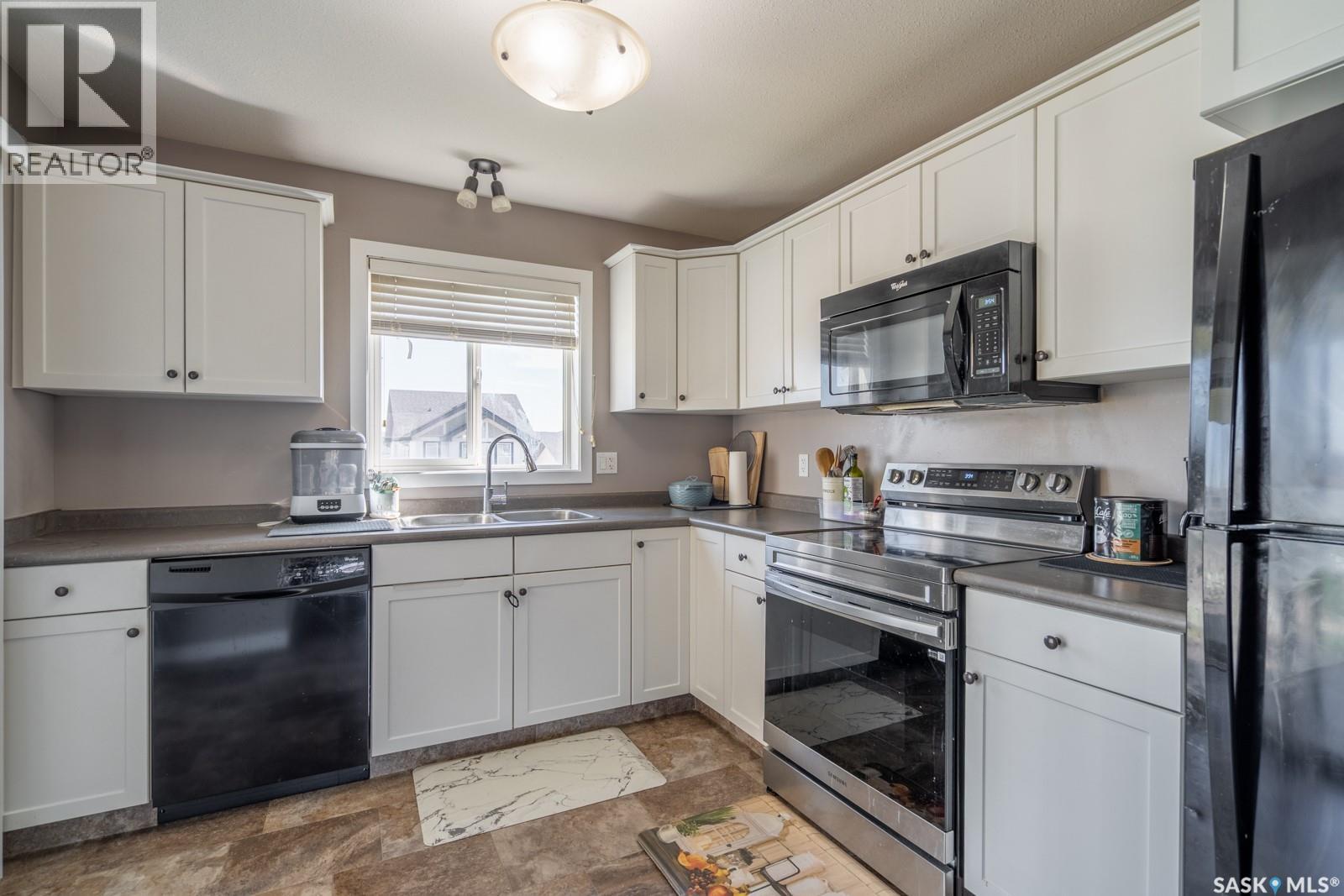 Photo 12 of 37 5004 James Hill Road, Regina SK
