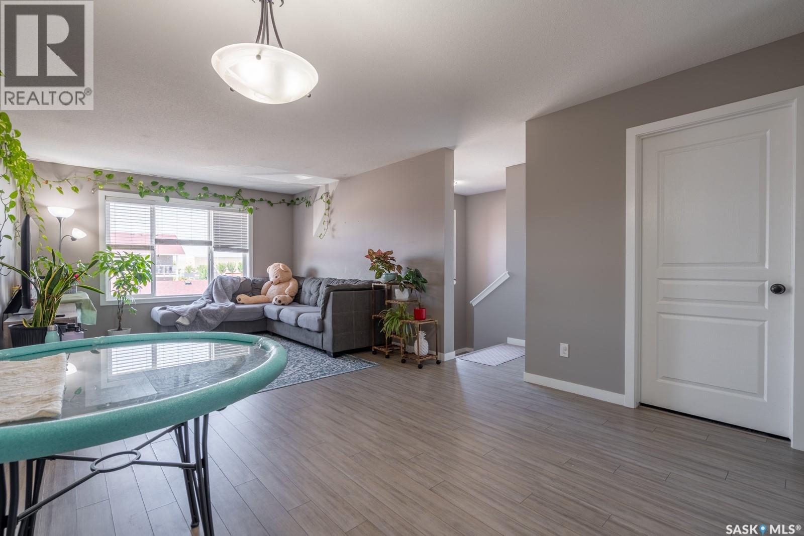 Photo 9 of 37 5004 James Hill Road, Regina SK