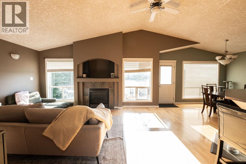 Photo 8 of 6654 98 C Street, Grande Prairie AB