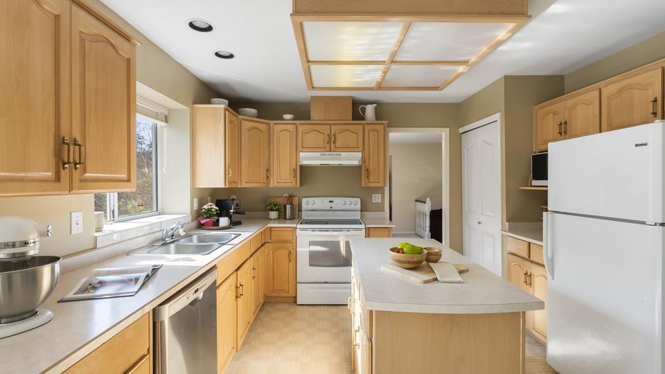 Photo 14 of 16232 87 Avenue, Surrey BC