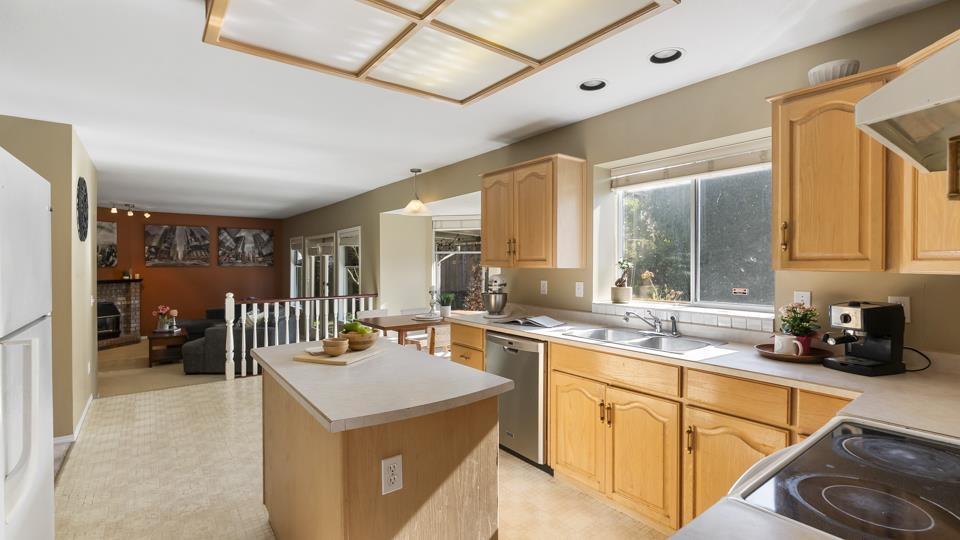 Photo 16 of 16232 87 Avenue, Surrey BC