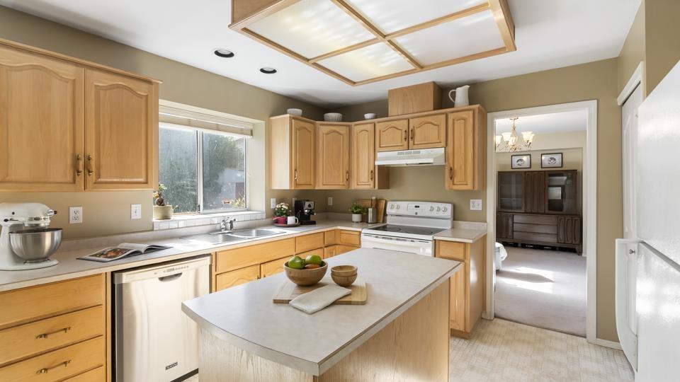 Photo 15 of 16232 87 Avenue, Surrey BC
