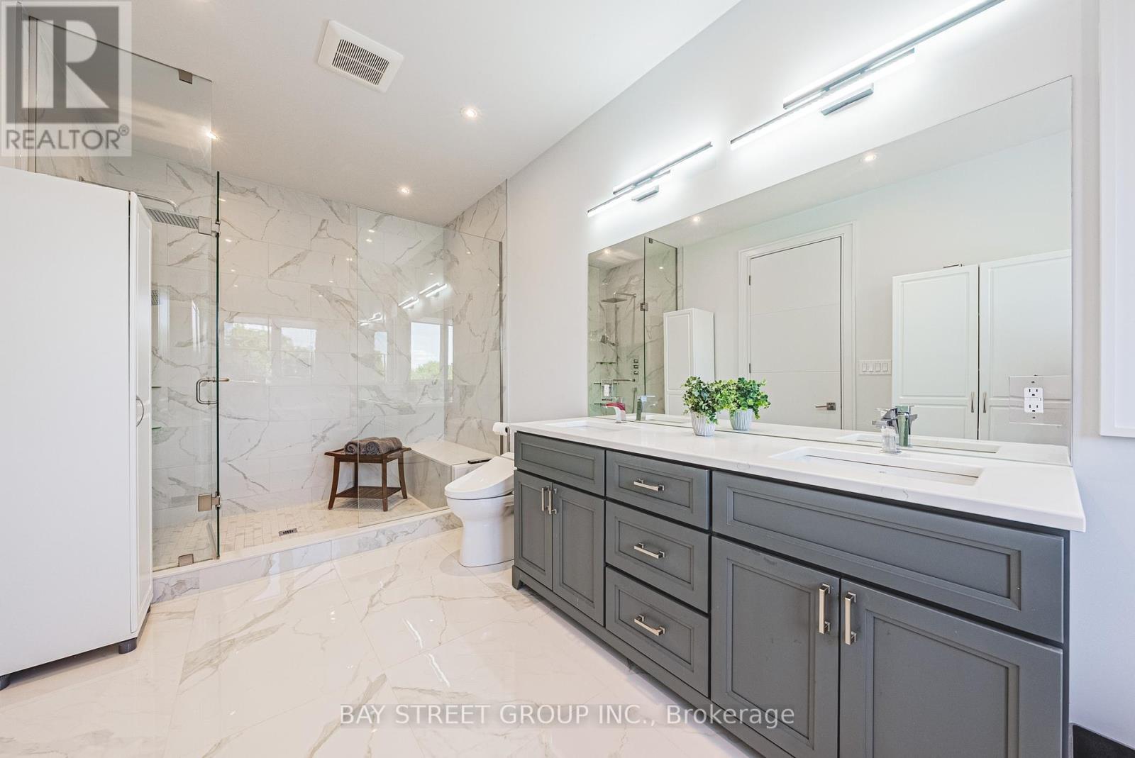 Photo 25 of 2267 Fifth Line W, Mississauga ON