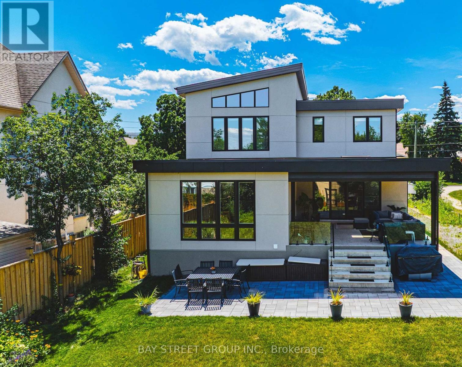 Photo 3 of 2267 Fifth Line W, Mississauga ON