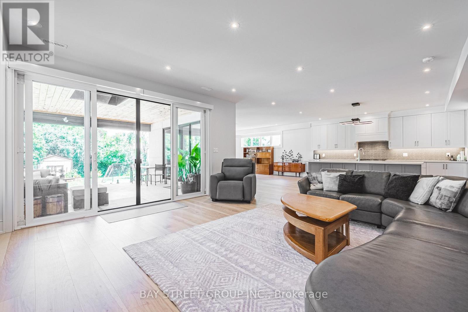 Photo 11 of 2267 Fifth Line W, Mississauga ON