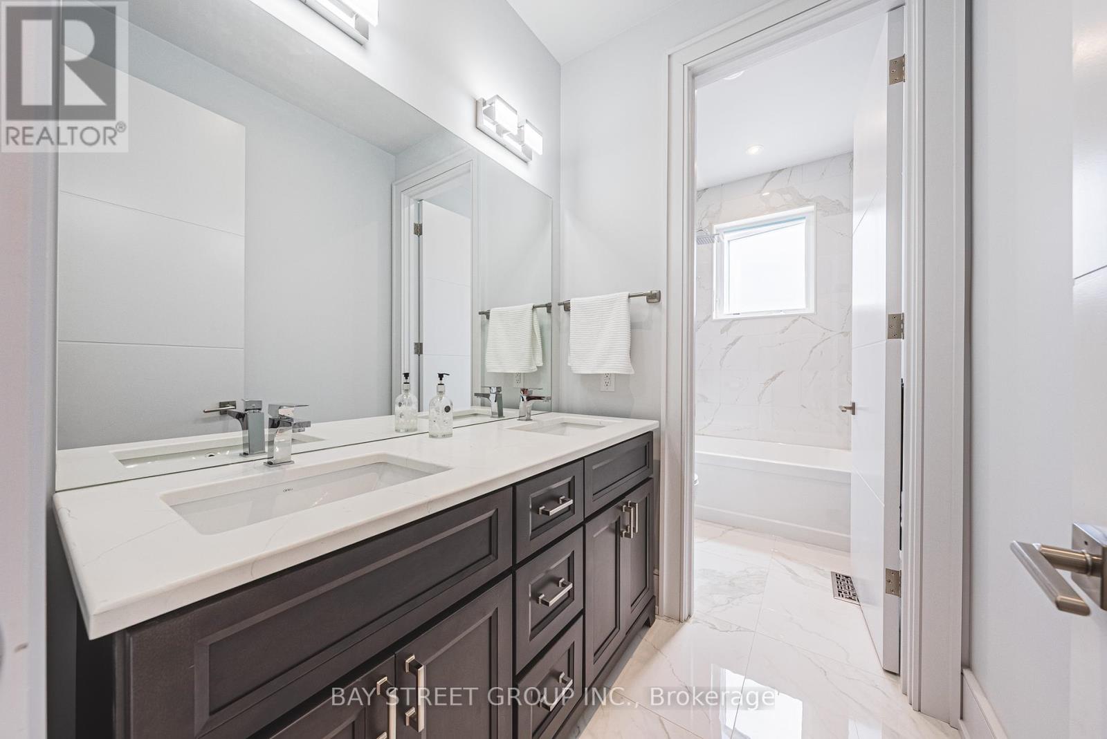 Photo 27 of 2267 Fifth Line W, Mississauga ON