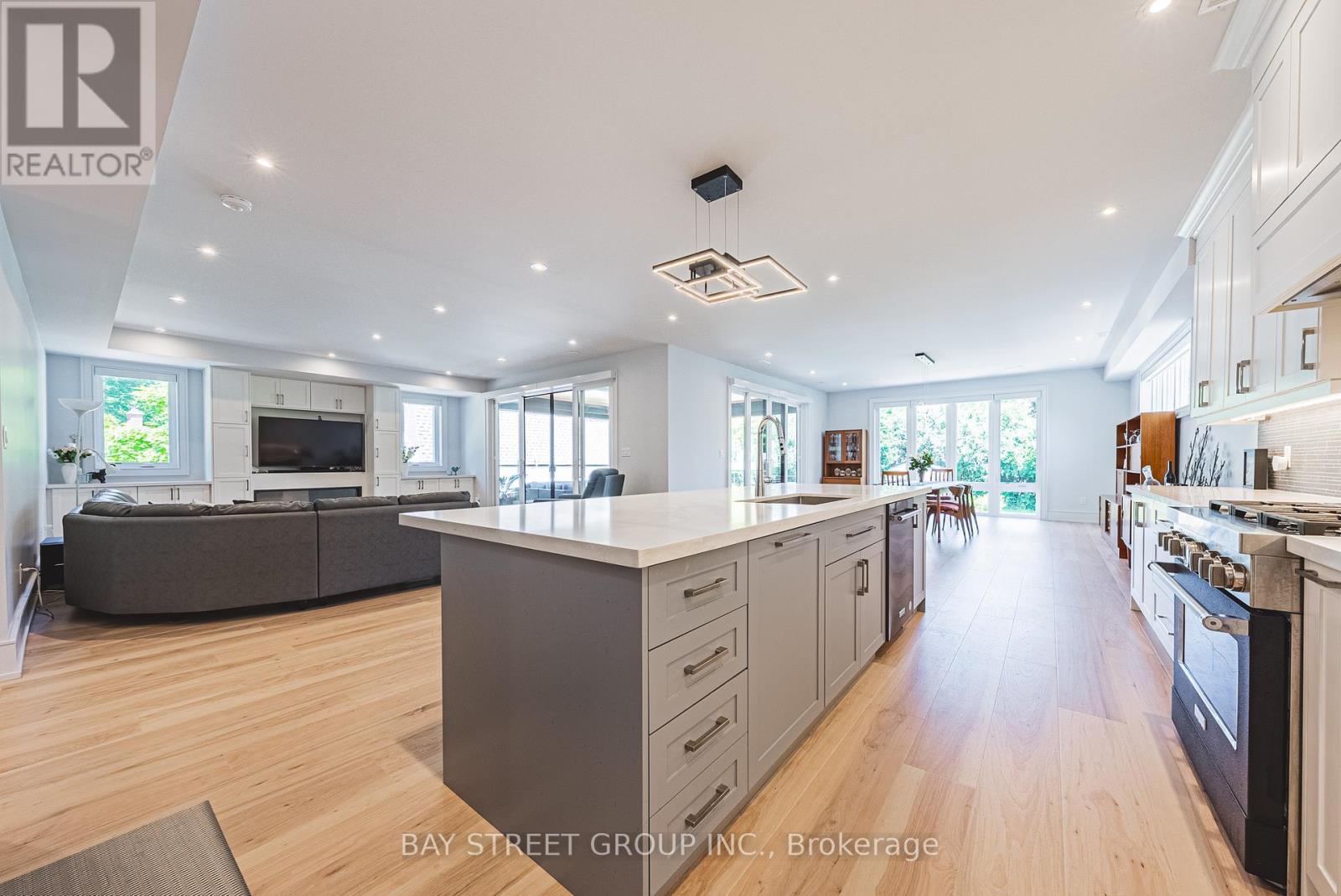 Photo 8 of 2267 Fifth Line W, Mississauga ON