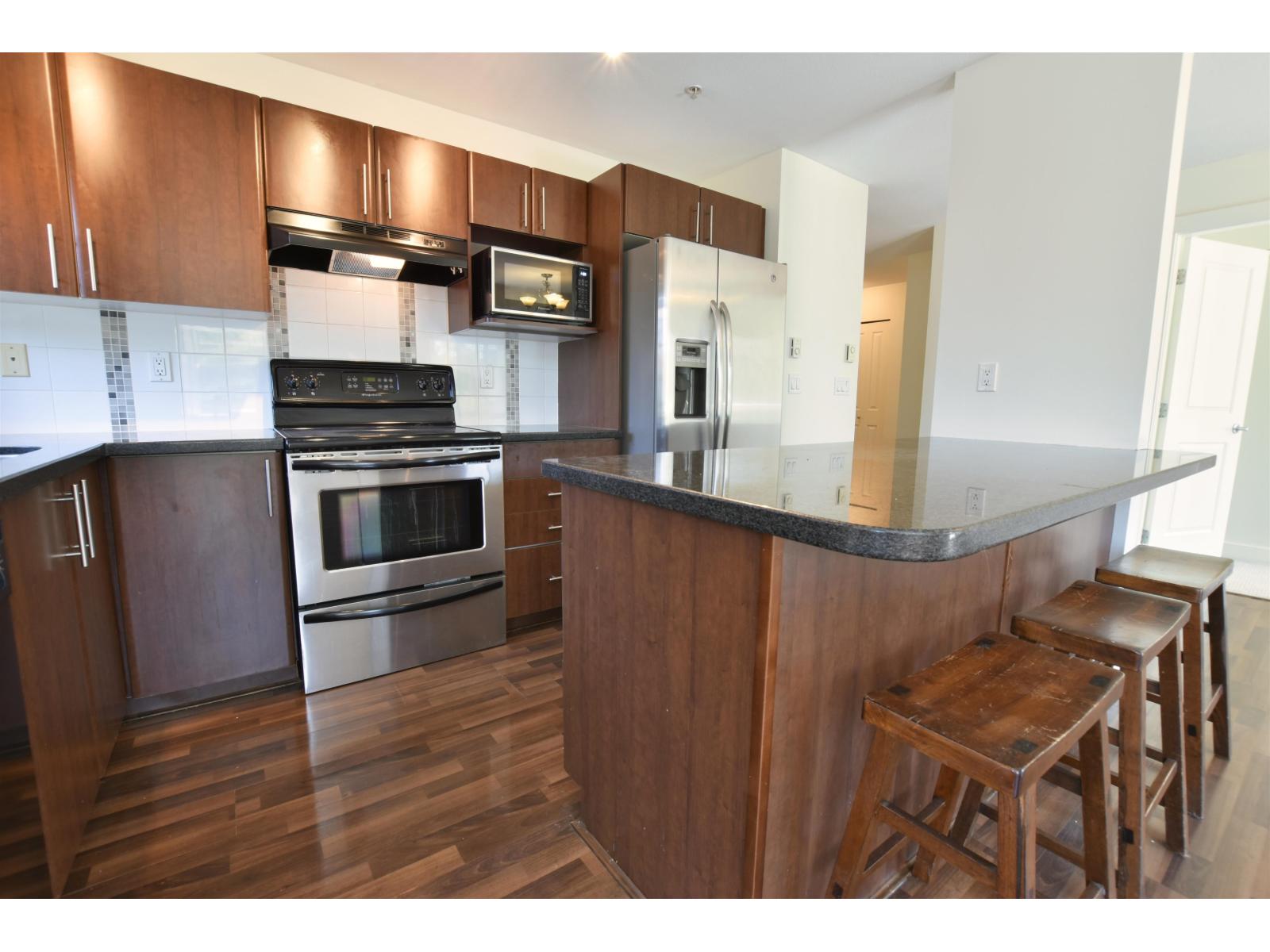 Photo 6 of 211 19388 65 Avenue, Surrey BC