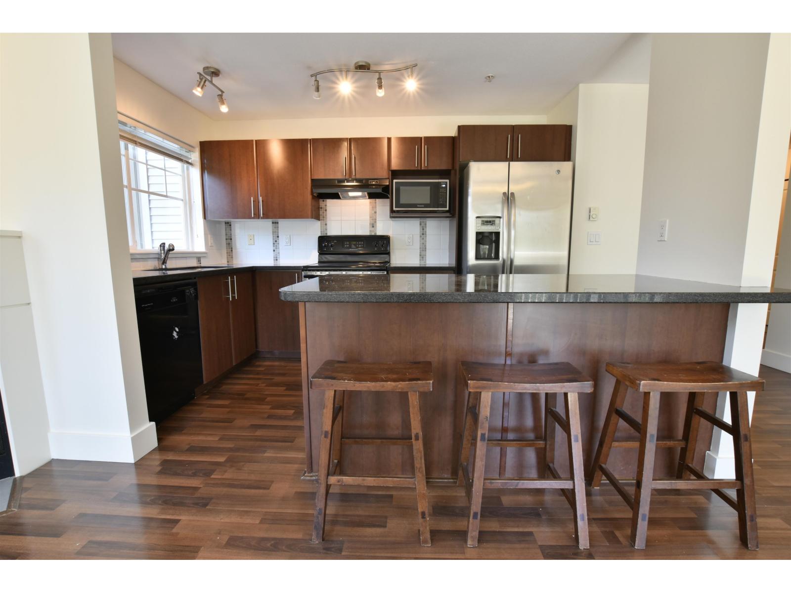Photo 8 of 211 19388 65 Avenue, Surrey BC