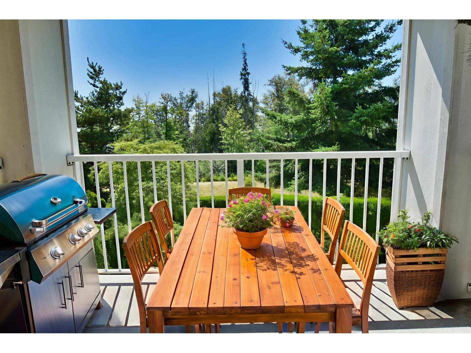 Photo 1 of 211 19388 65 Avenue, Surrey BC