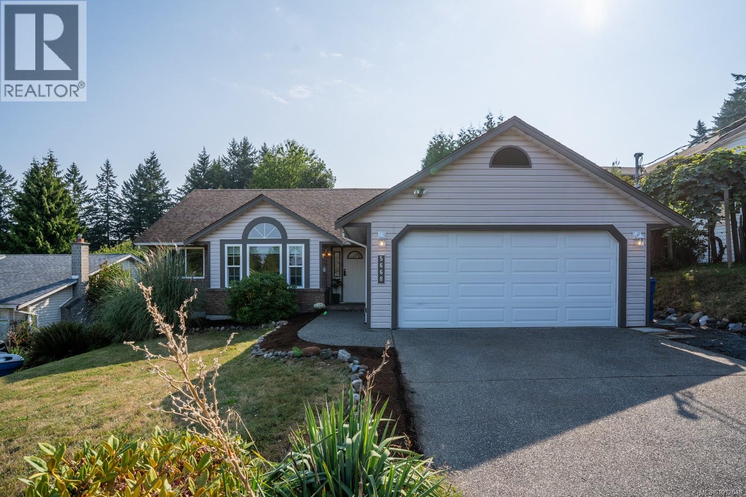 Photo 1 of 5668 Rutherford Rd, Nanaimo BC