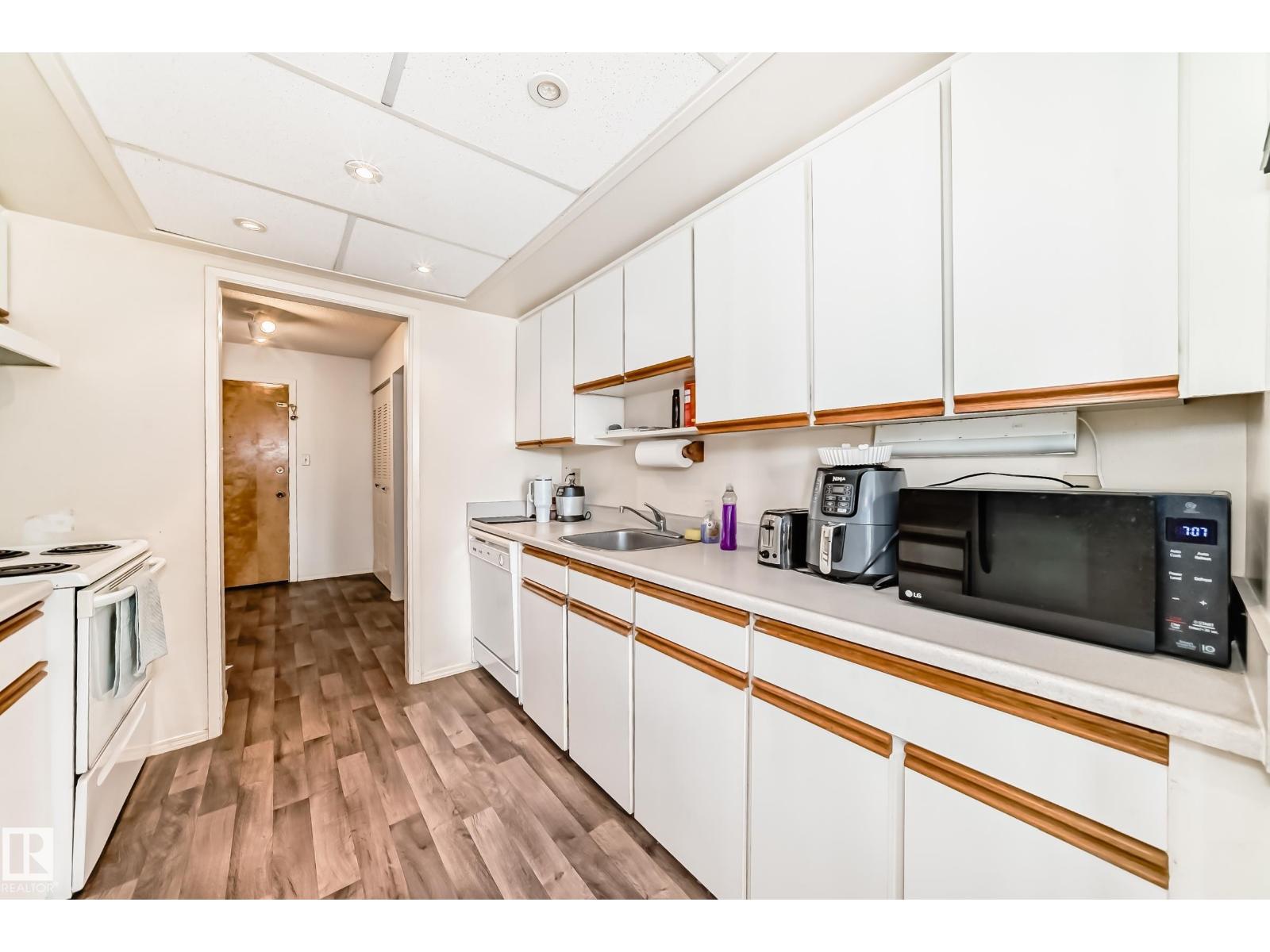 Photo 4 of 306 4404 122 St Nw, Edmonton AB