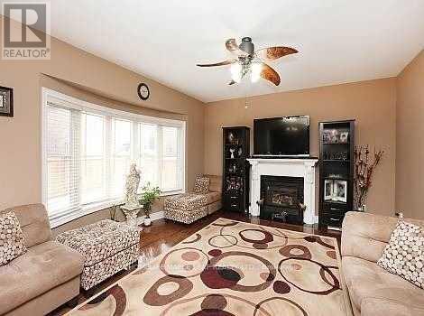 Photo 13 of 29 Jacksonville Drive N, Brampton ON