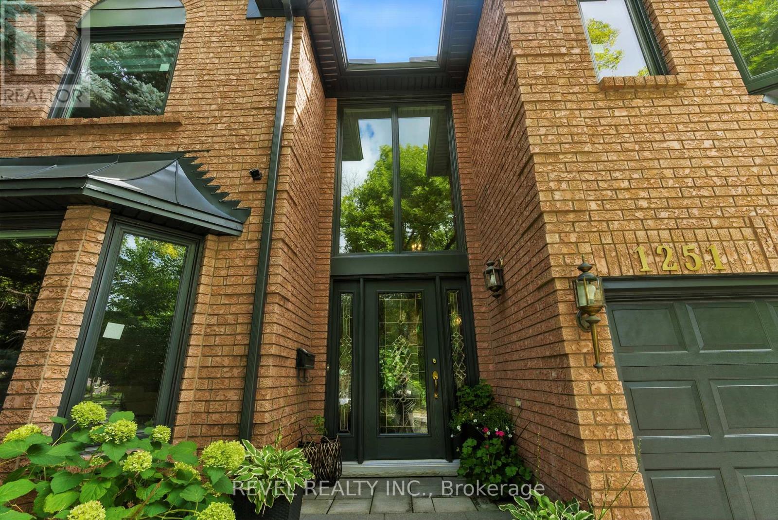 Photo 2 of 1251 White Lane, Oakville ON