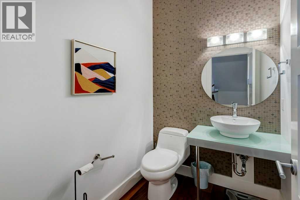 Photo 15 of 2421 29 Avenue Sw, Calgary AB