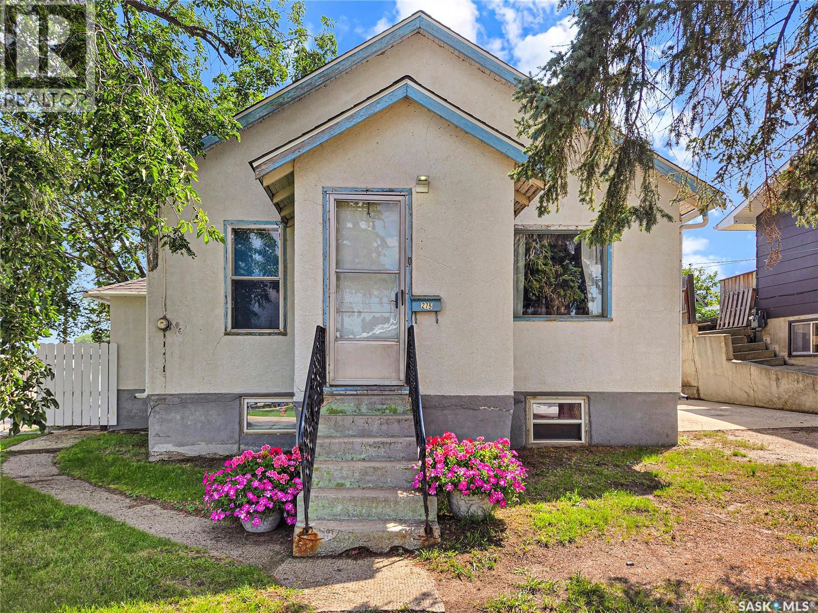 Photo 1 of 275 5th Avenue Ne, Swift Current SK
