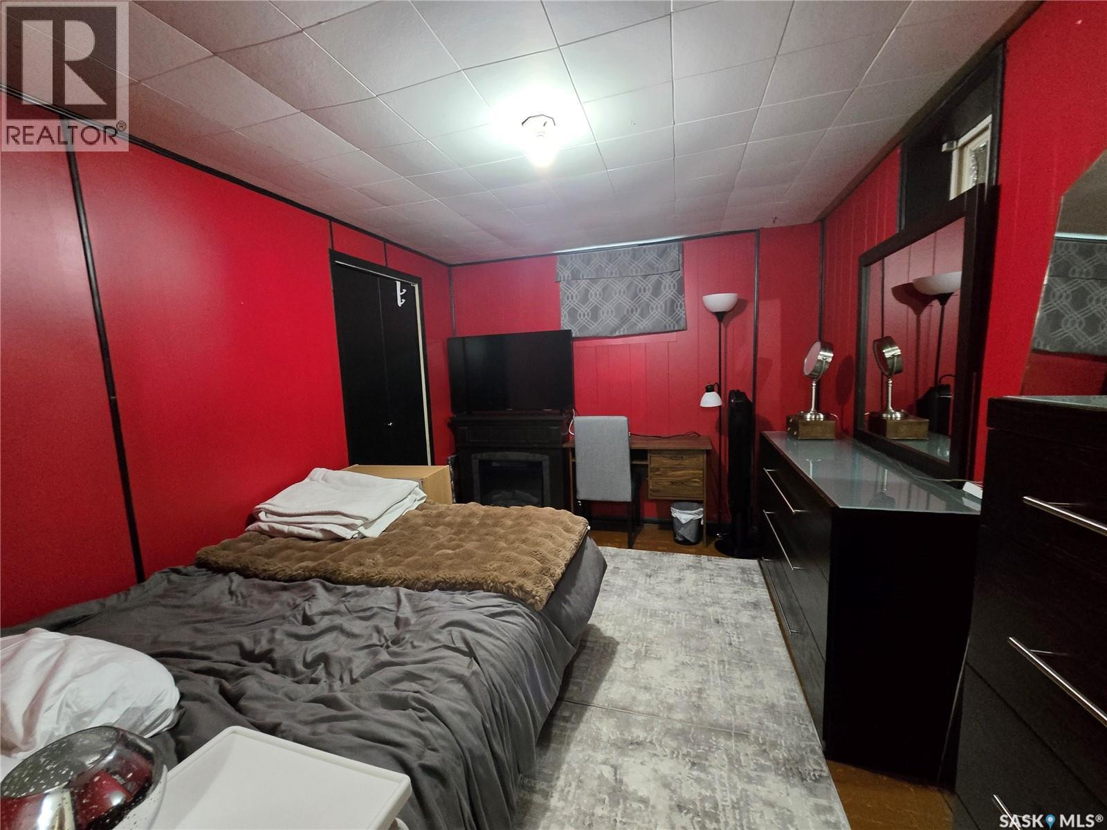 Photo 22 of 275 5th Avenue Ne, Swift Current SK