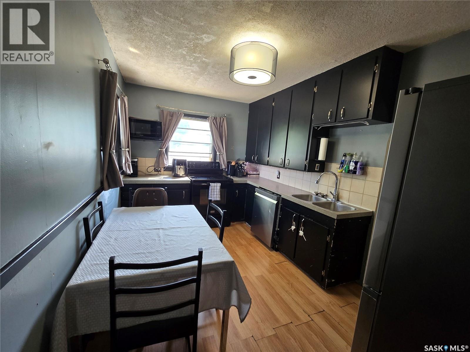 Photo 6 of 275 5th Avenue Ne, Swift Current SK