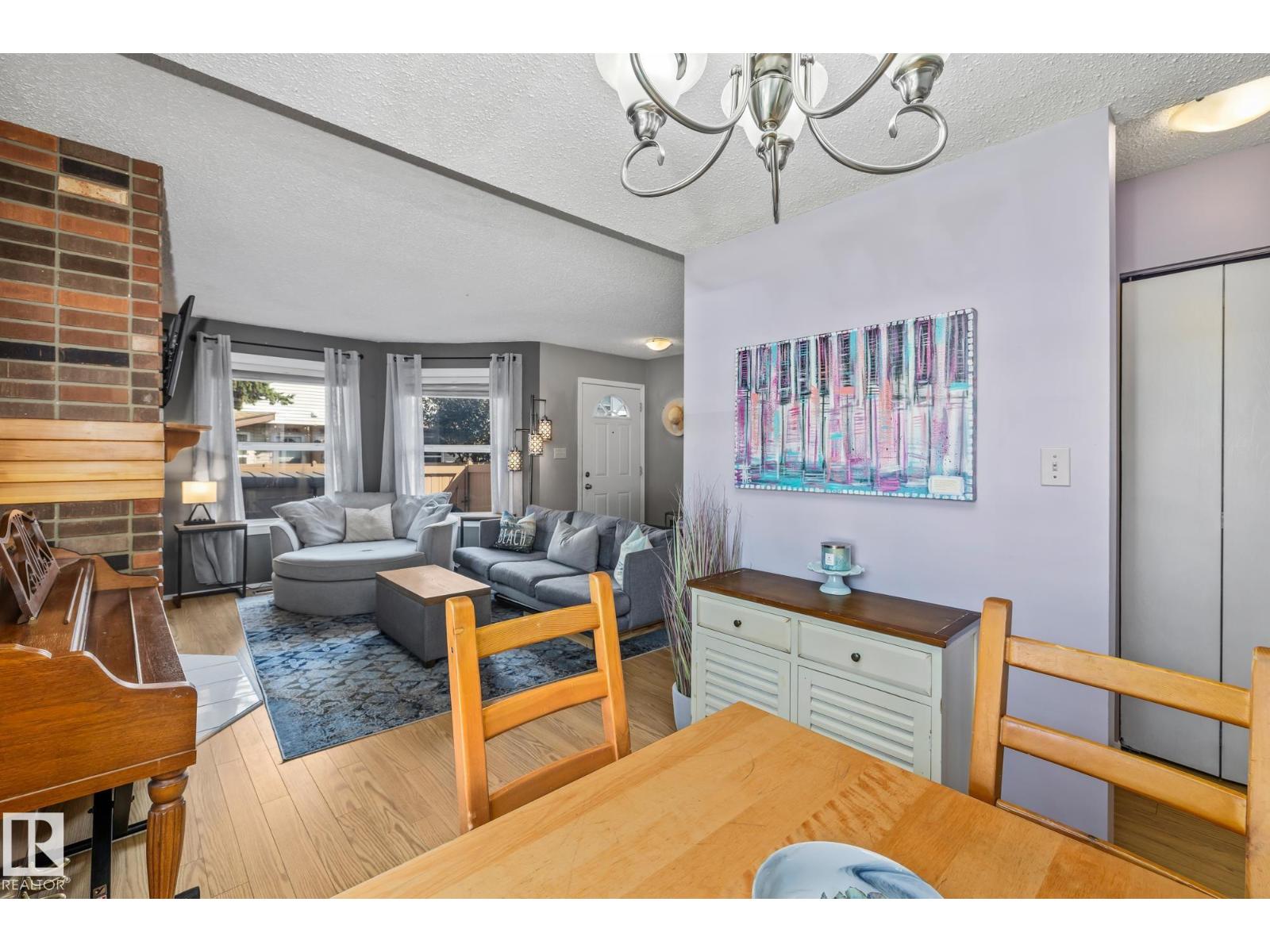 Photo 10 of 10481 24 Av Nw, Edmonton AB