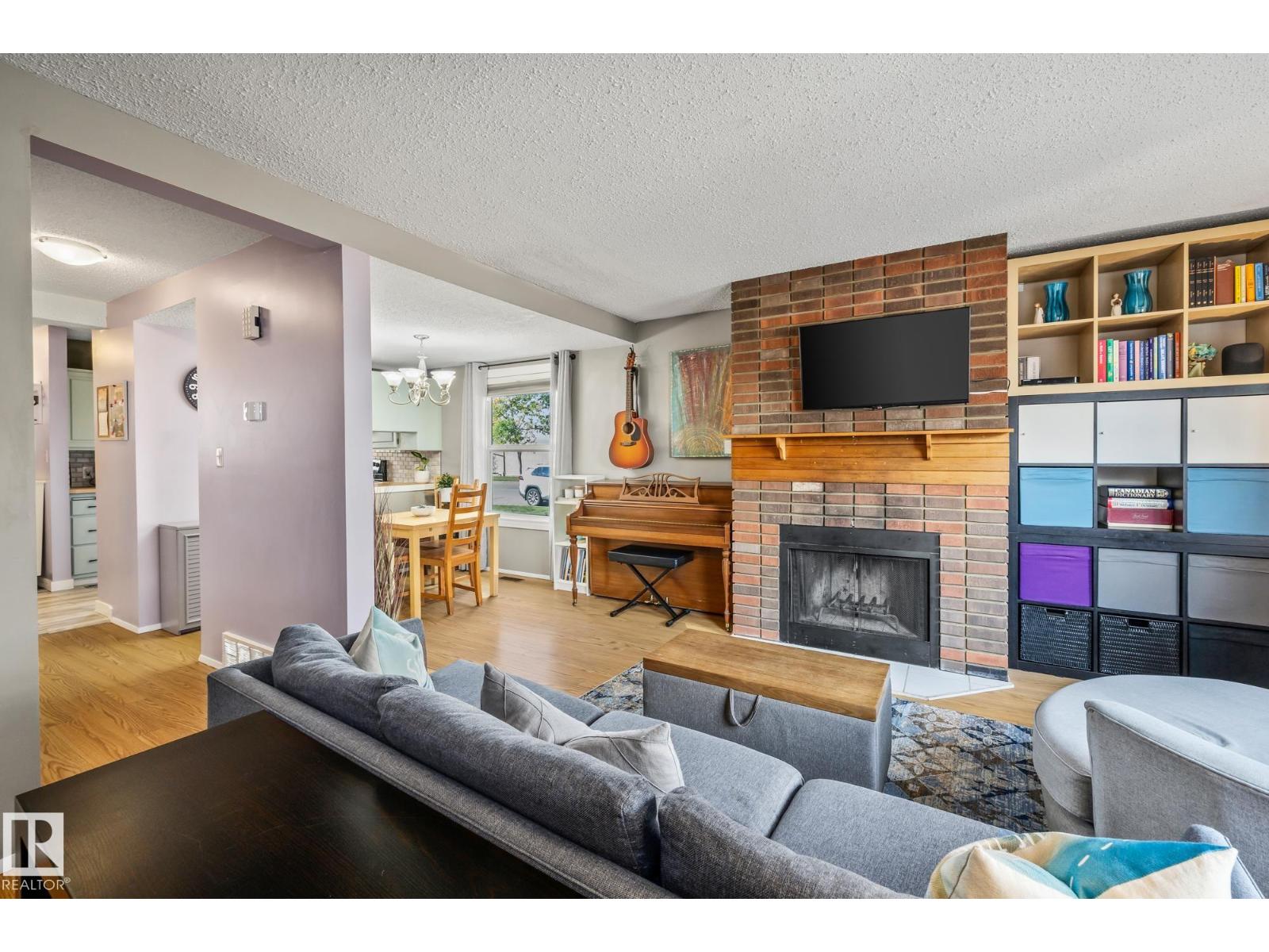 Photo 15 of 10481 24 Av Nw, Edmonton AB