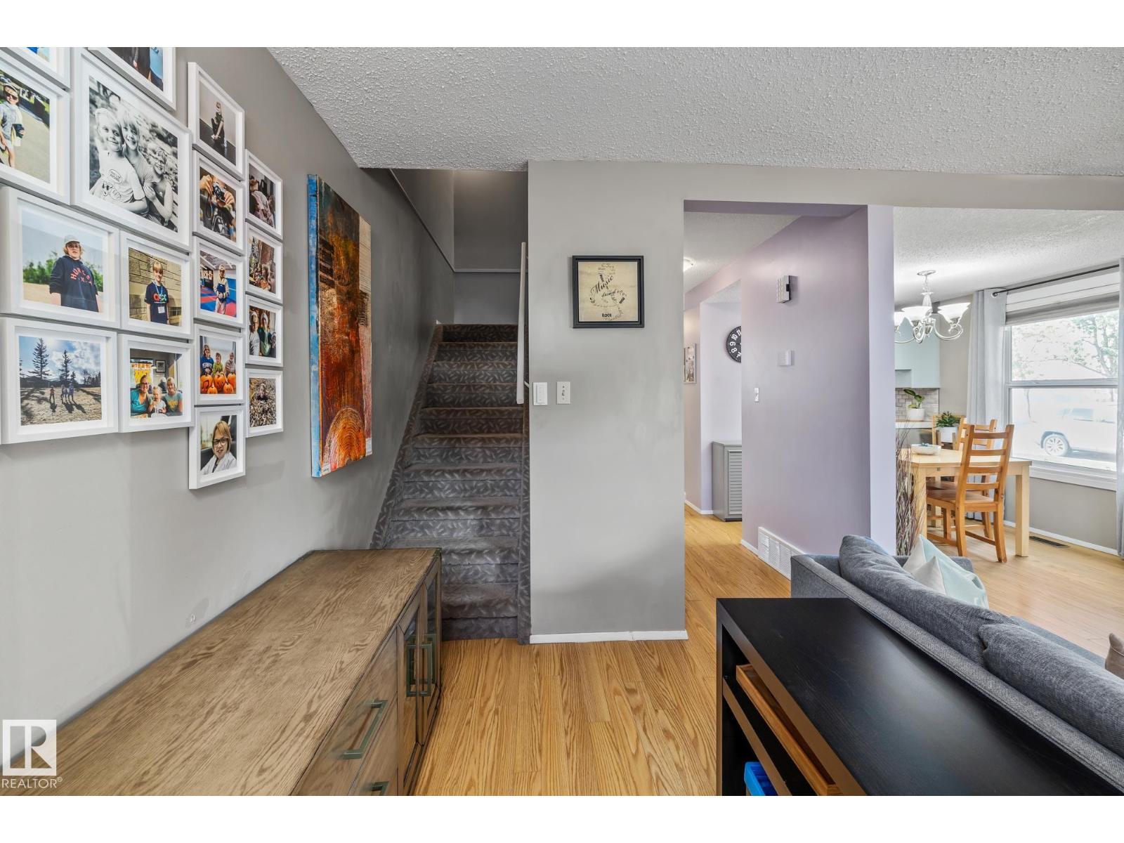 Photo 16 of 10481 24 Av Nw, Edmonton AB