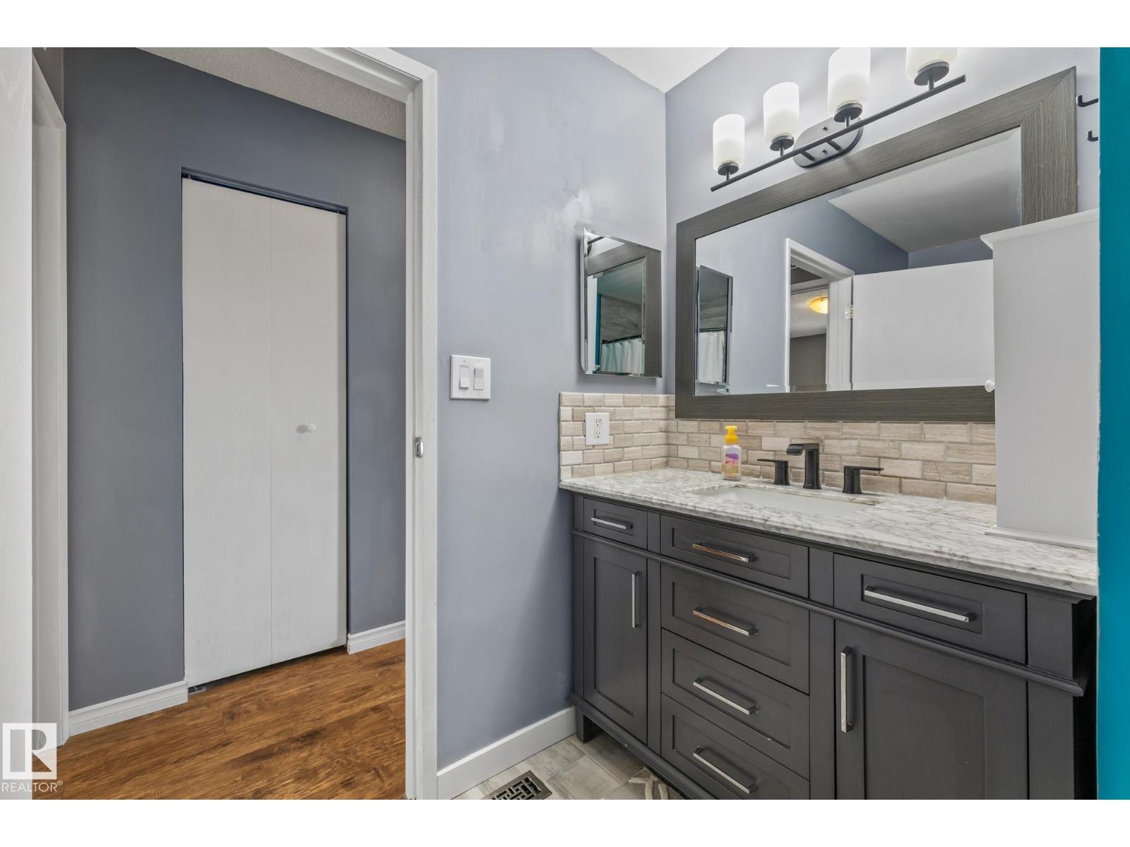 Photo 22 of 10481 24 Av Nw, Edmonton AB