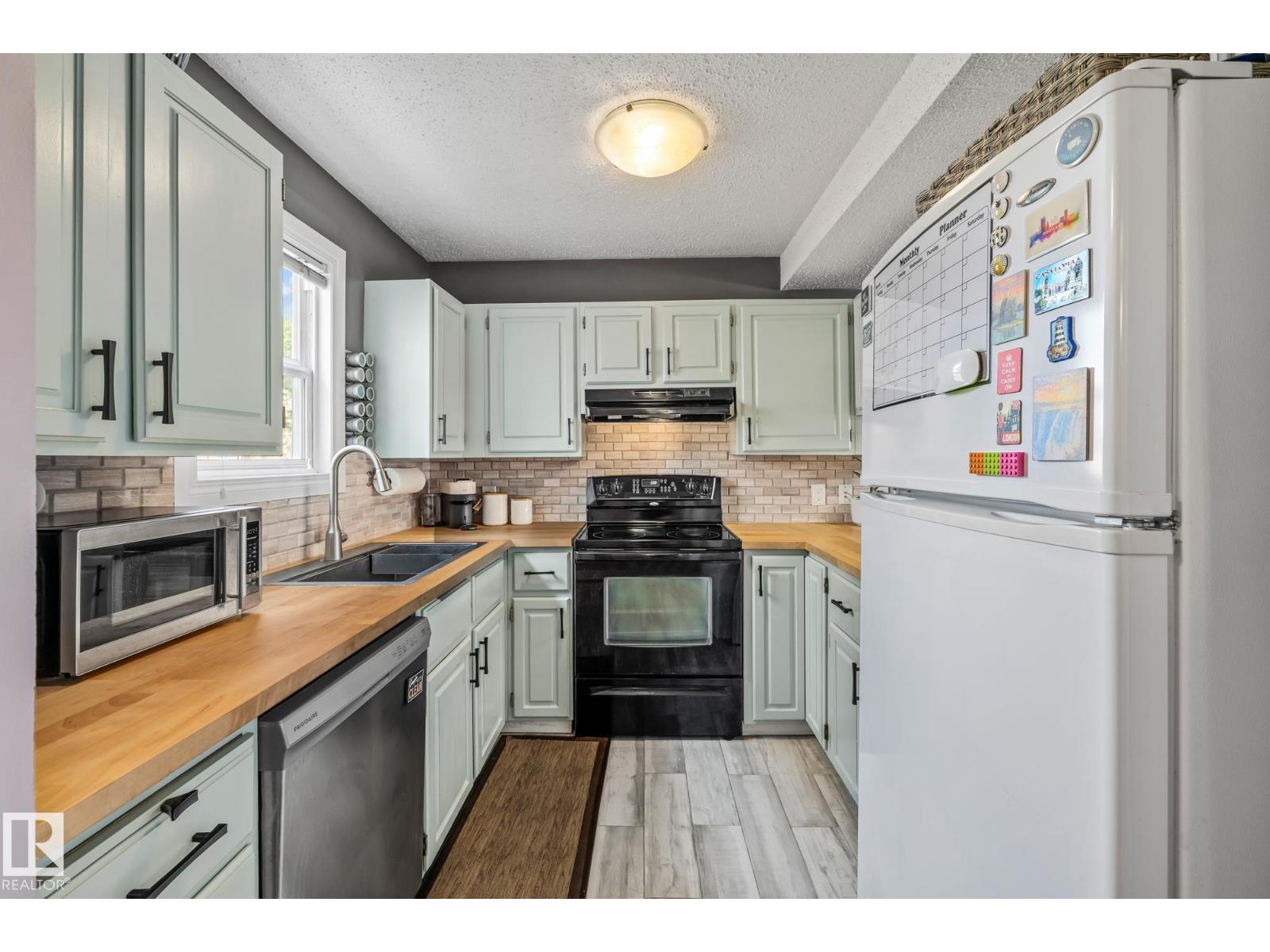 Photo 4 of 10481 24 Av Nw, Edmonton AB