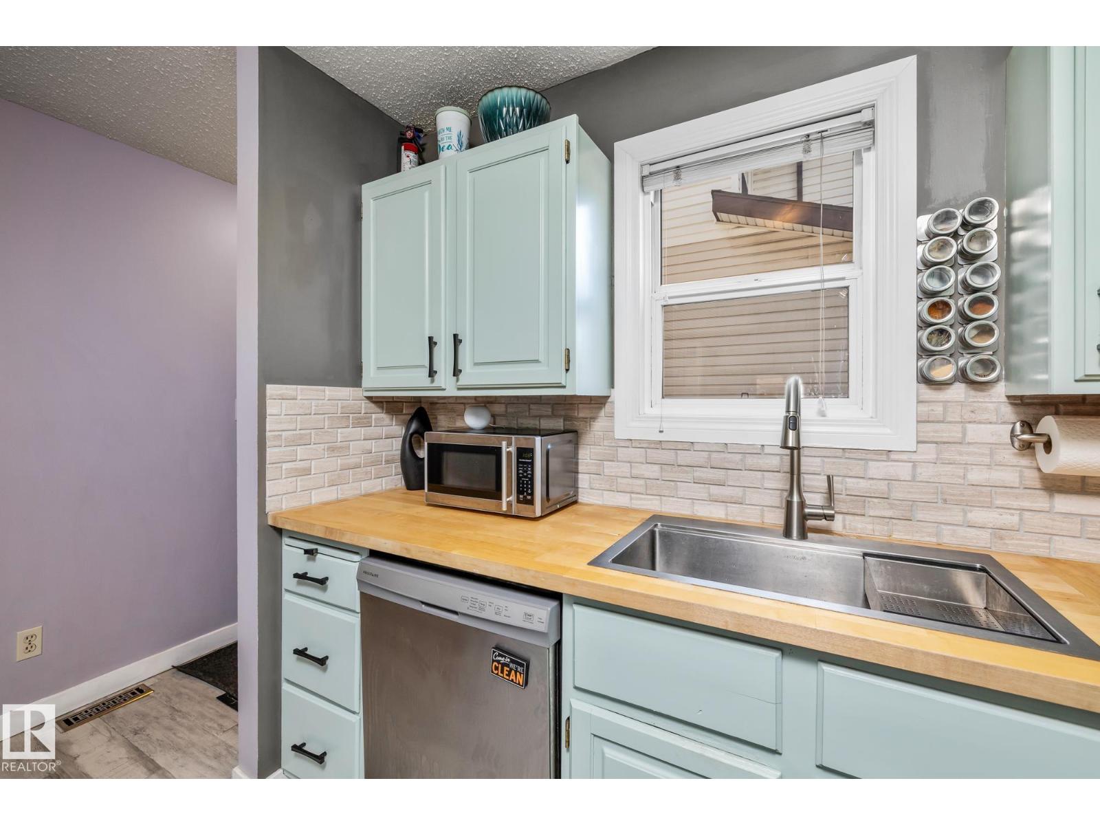 Photo 7 of 10481 24 Av Nw, Edmonton AB