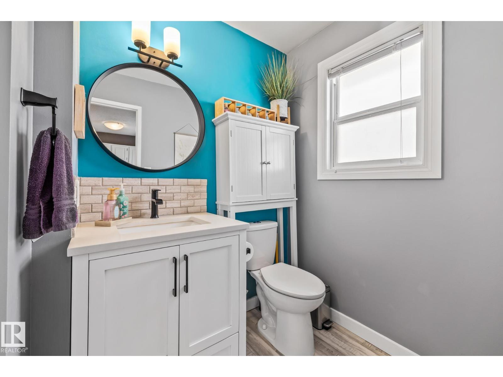 Photo 8 of 10481 24 Av Nw, Edmonton AB
