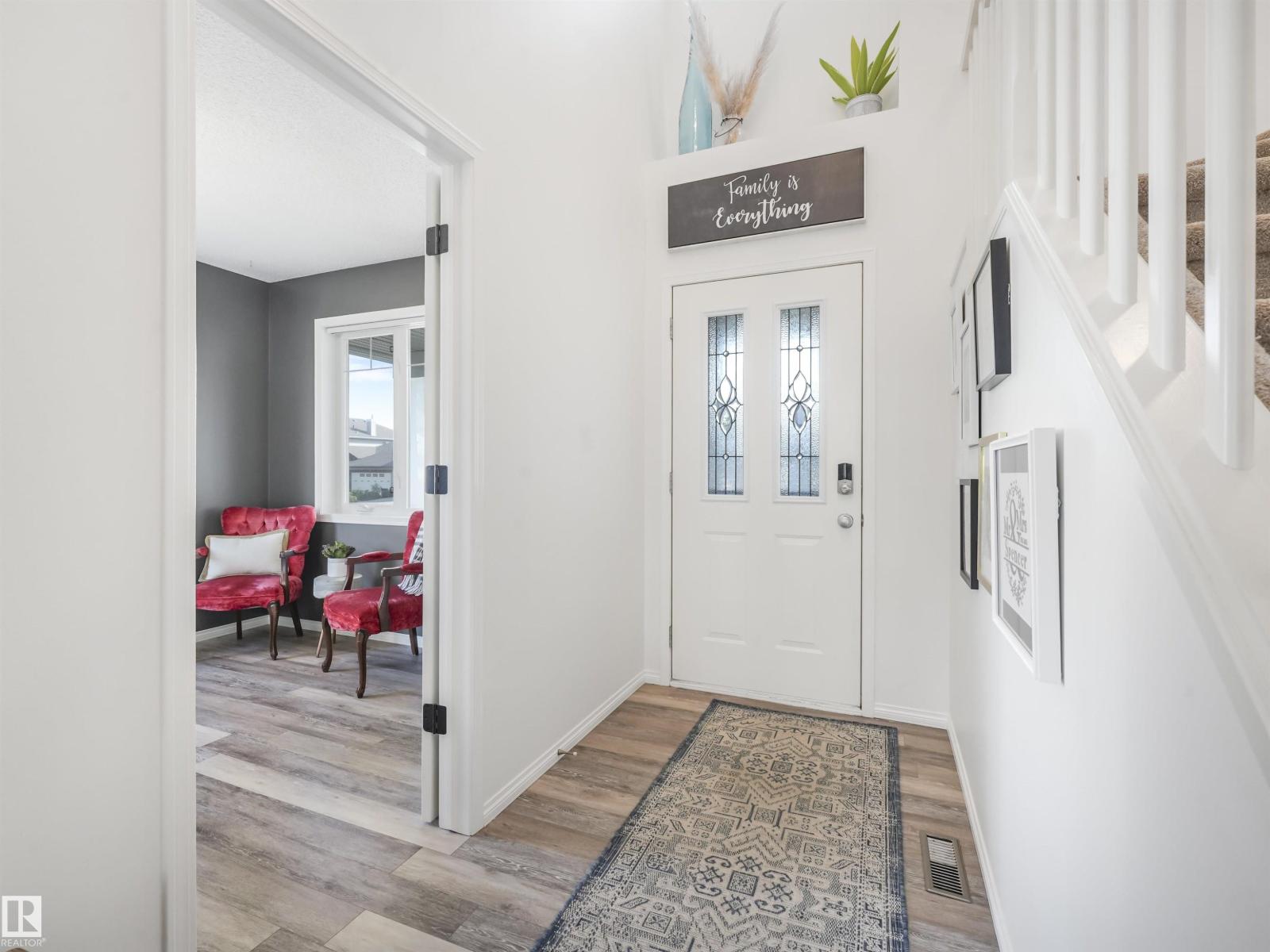 Photo 5 of 504 Byrne Cr Sw, Edmonton AB