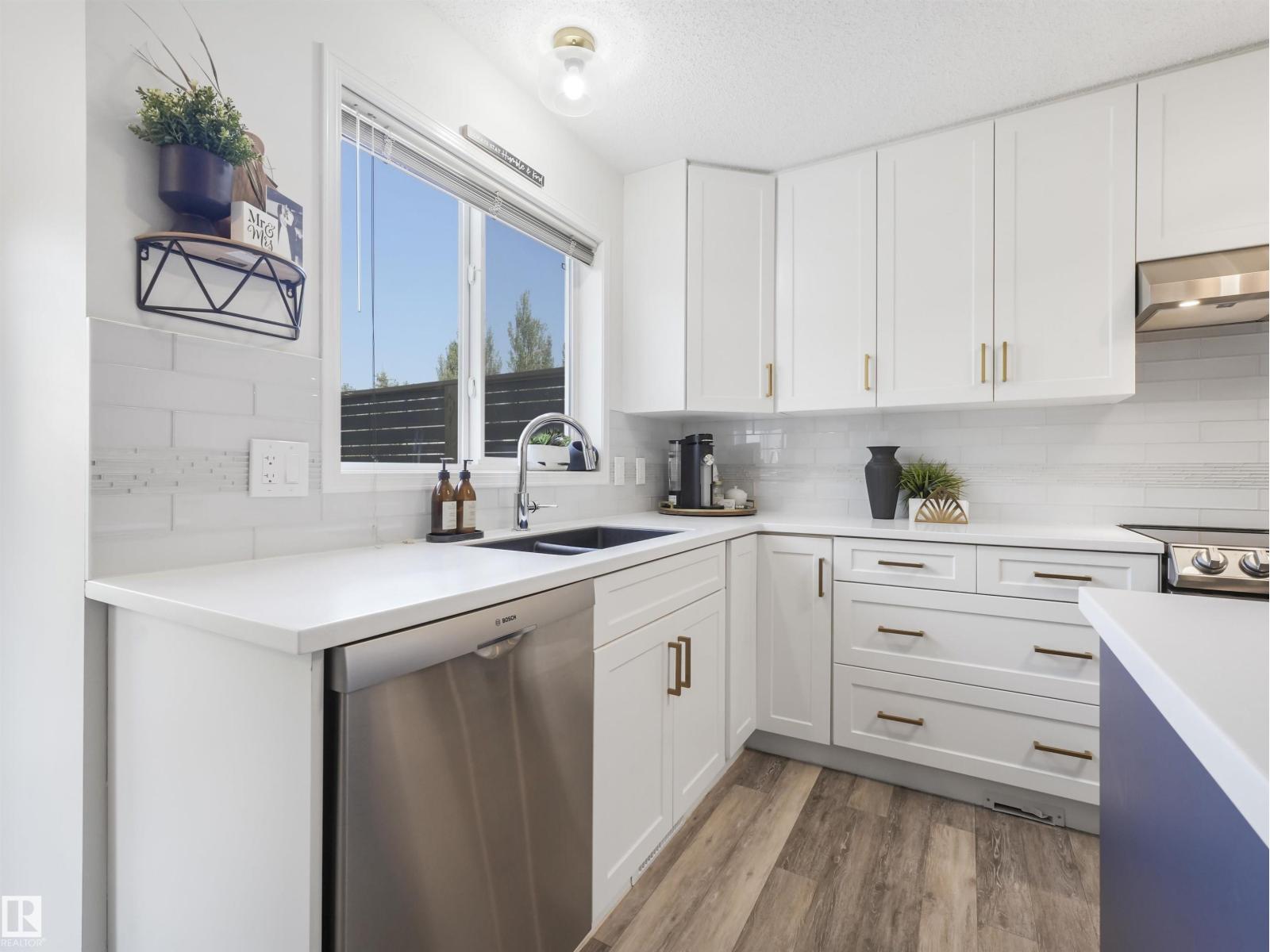 Photo 17 of 504 Byrne Cr Sw, Edmonton AB